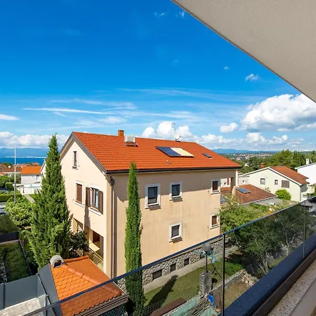 Stella & Gloria With Balcony Apartment Vantacici