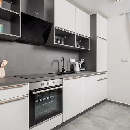 Stella & Gloria With Balcony Apartmán